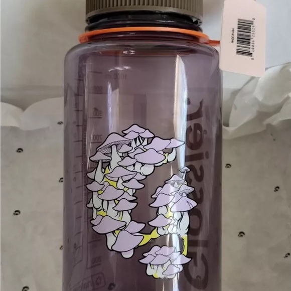 GLOSSIER Seattle 32oz Nalgene Water Bottle Mushroom G - LIMITED EDITION RARE HTF - Picture 3 of 5